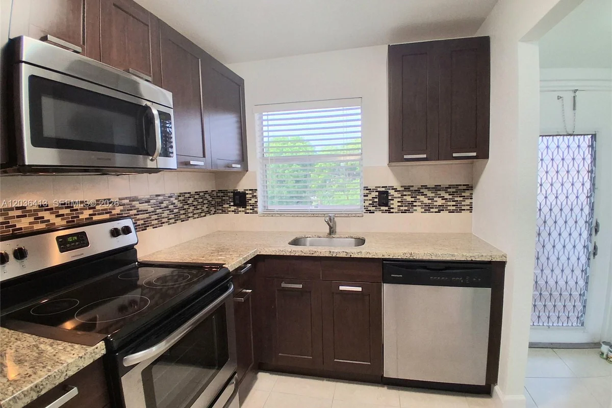9460 Sunrise Lakes Blvd #309, Sunrise: photo 1 of 66