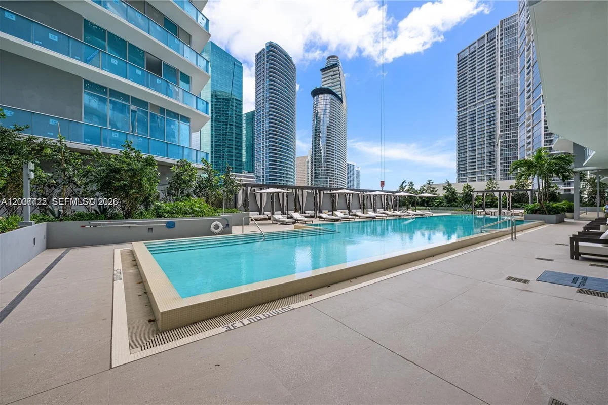 77 SE 5th St #1705, Miami: photo 1 of 28