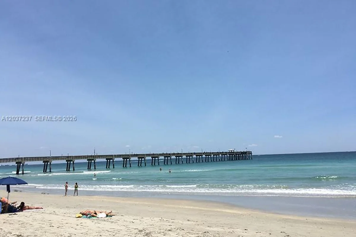 13 NE 2nd Ave #203, Dania Beach: photo 1 of 16