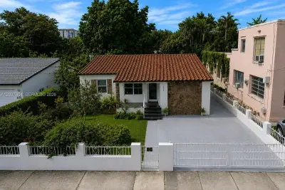4240 SW 14th St, Miami: photo 1 of 16