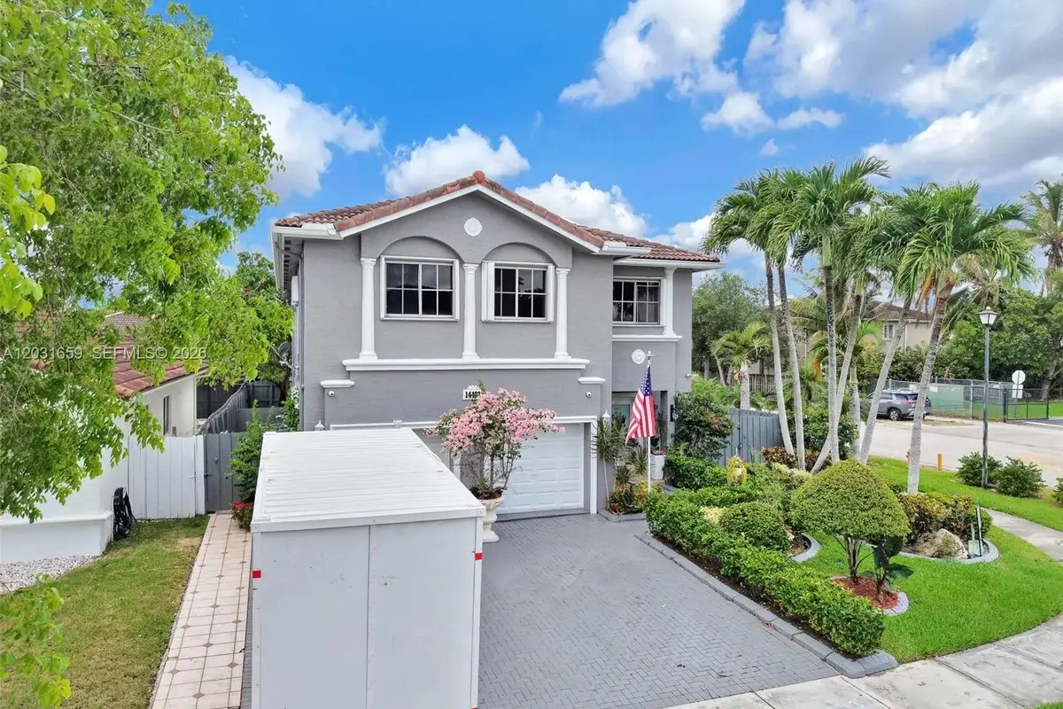 14402 SW 157th Path, Miami: photo 1 of 35