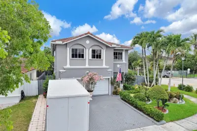 14402 SW 157th Path, Miami: photo 1 of 35