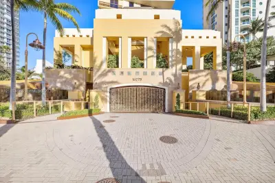 16275 Collins Ave #502, Sunny Isles Beach: photo 1 of 33