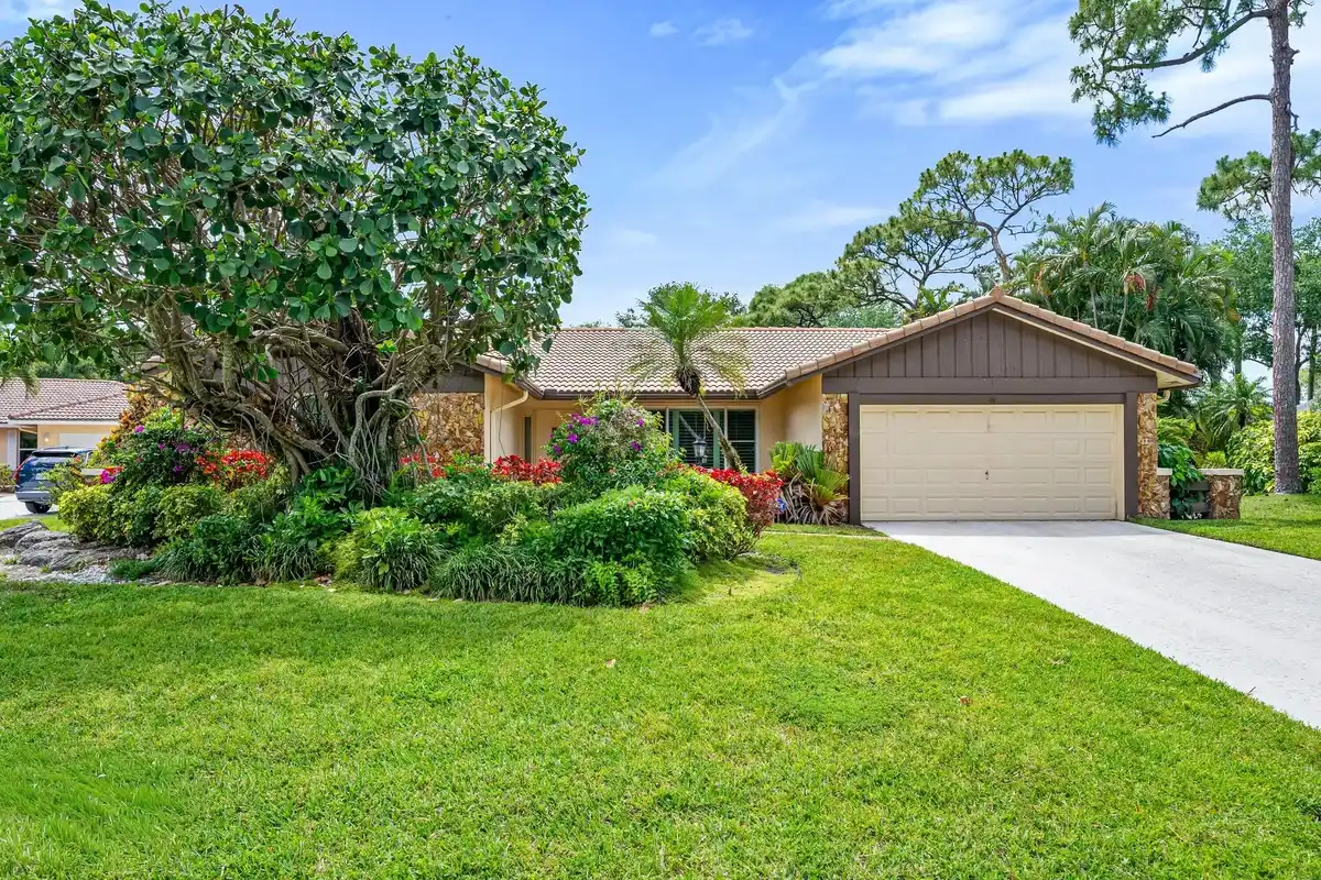 2493 Timbercreek Cir NW, Boca Raton: photo 1 of 37