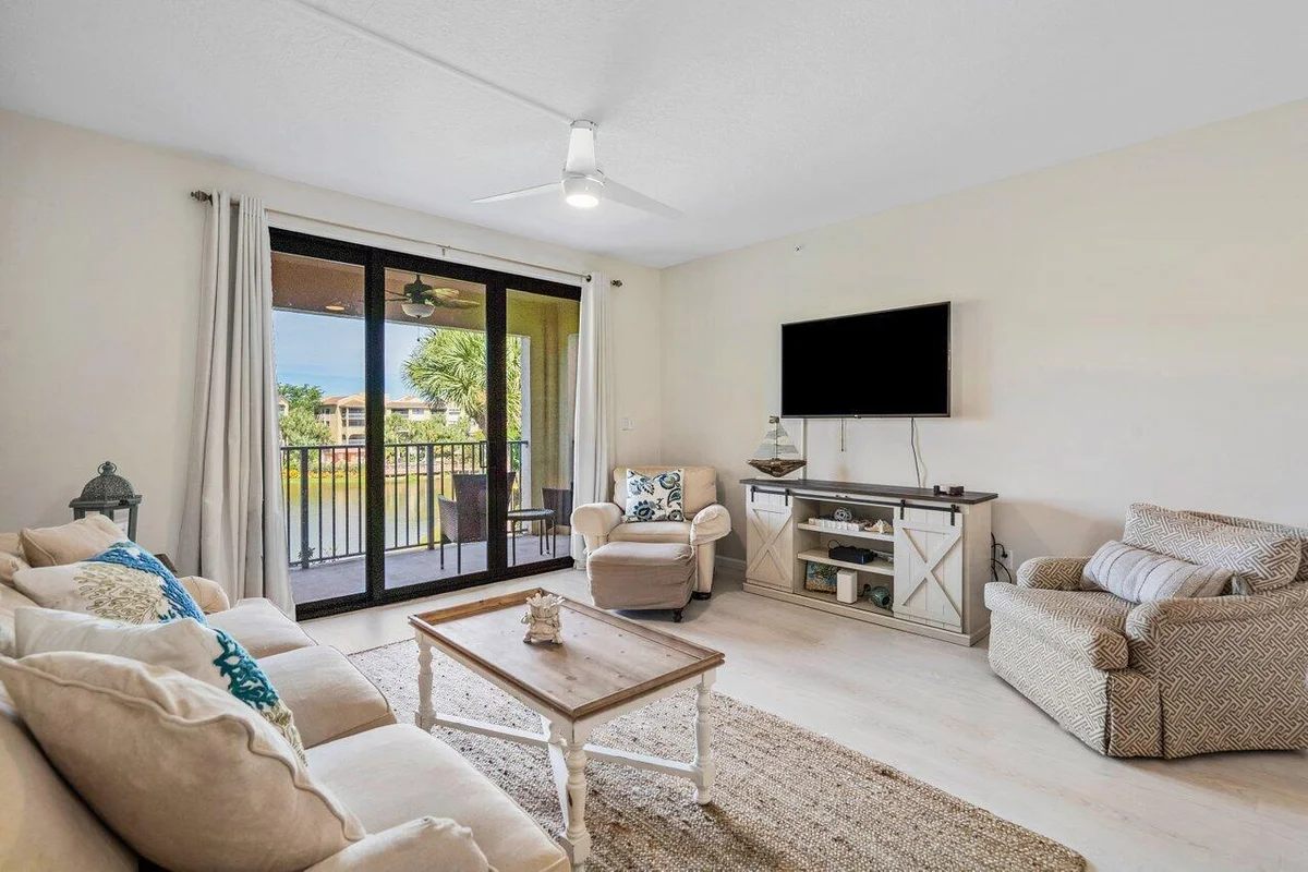 300 Uno Lago Dr #304, Juno Beach: photo 1 of 24