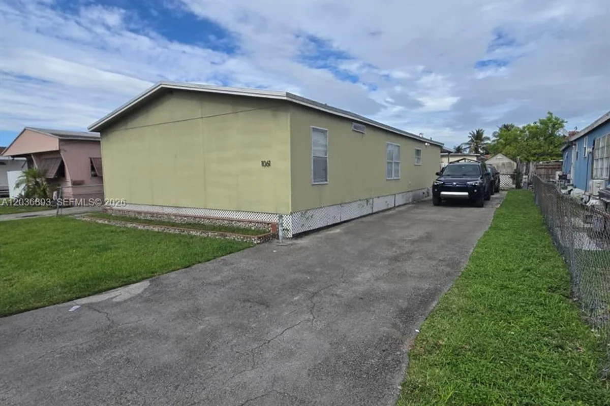 1061 SW 131 Pl, Miami: photo 1 of 21