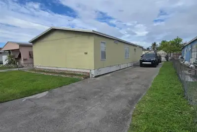 1061 SW 131 Pl, Miami: photo 1 of 21
