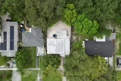 1260 NE 153rd St, North Miami Beach: photo 1 of 18