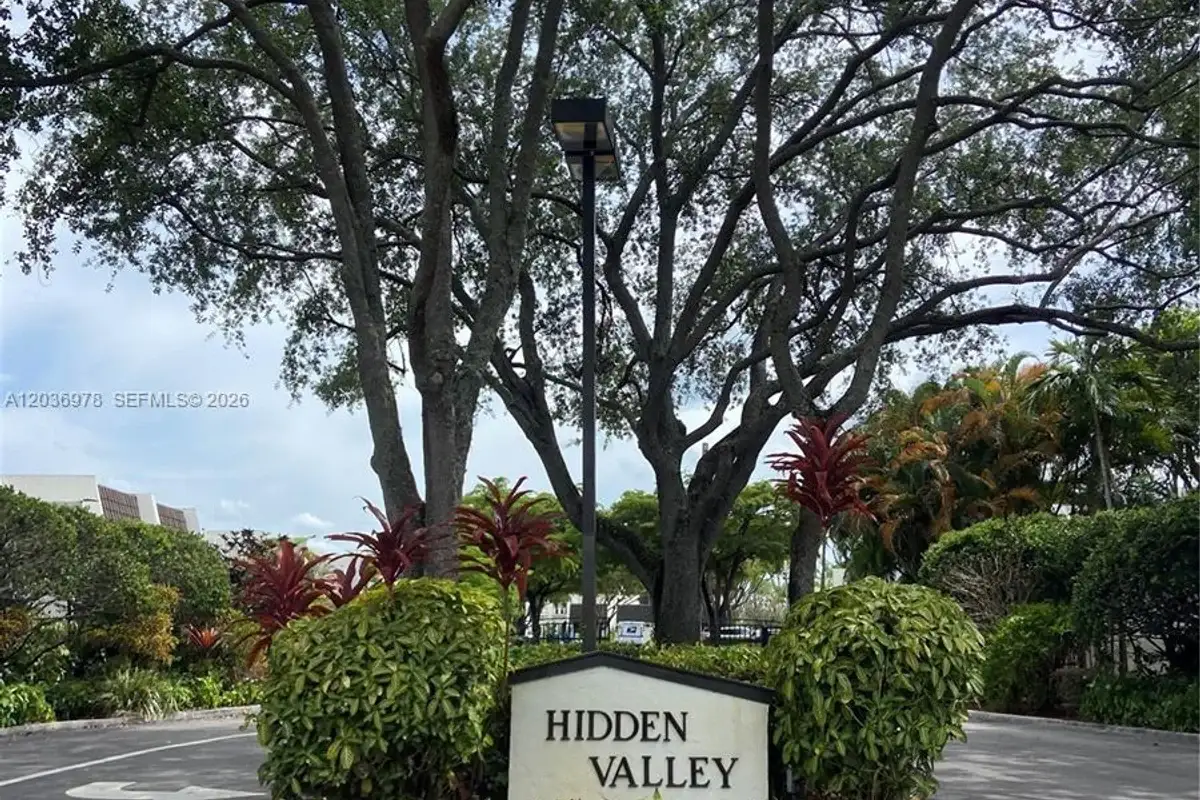 Townhouse in Miami: photo 1 of 30