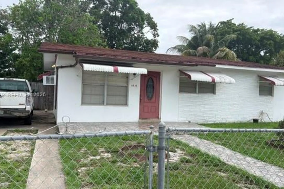 6833 SW 20th St, Miramar: photo 1 of 17