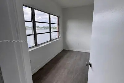 18700 NE 3rd Ct #626, Miami: photo 1 of 9
