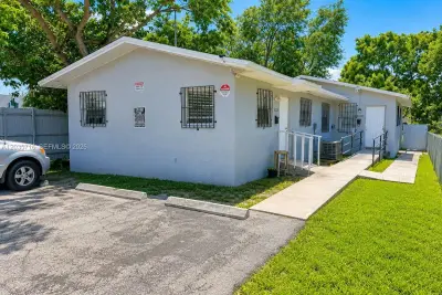 6228 NW 4th Ave #2, Miami: photo 1 of 9