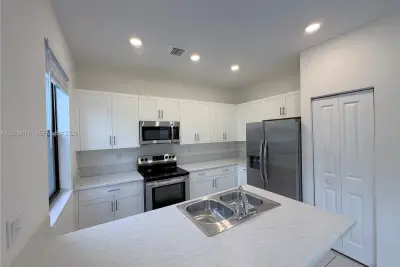 13421 SW 287th Ter, Homestead: photo 1 of 10
