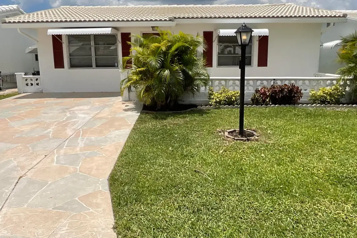 2016 SW 16th Ave, Boynton Beach: photo 1 of 26