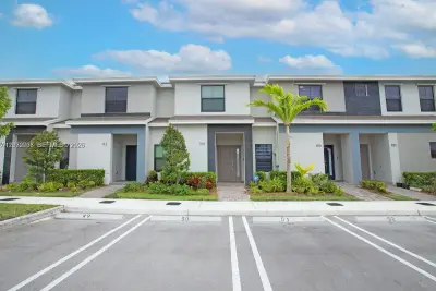 109 NE 3rd Ct, Florida City: photo 1 of 26