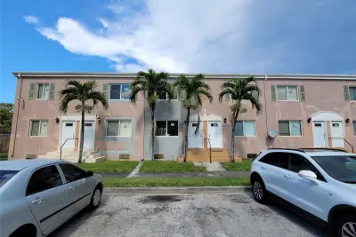 8451 NW 4th Ave, Miami: photo 1 of 13