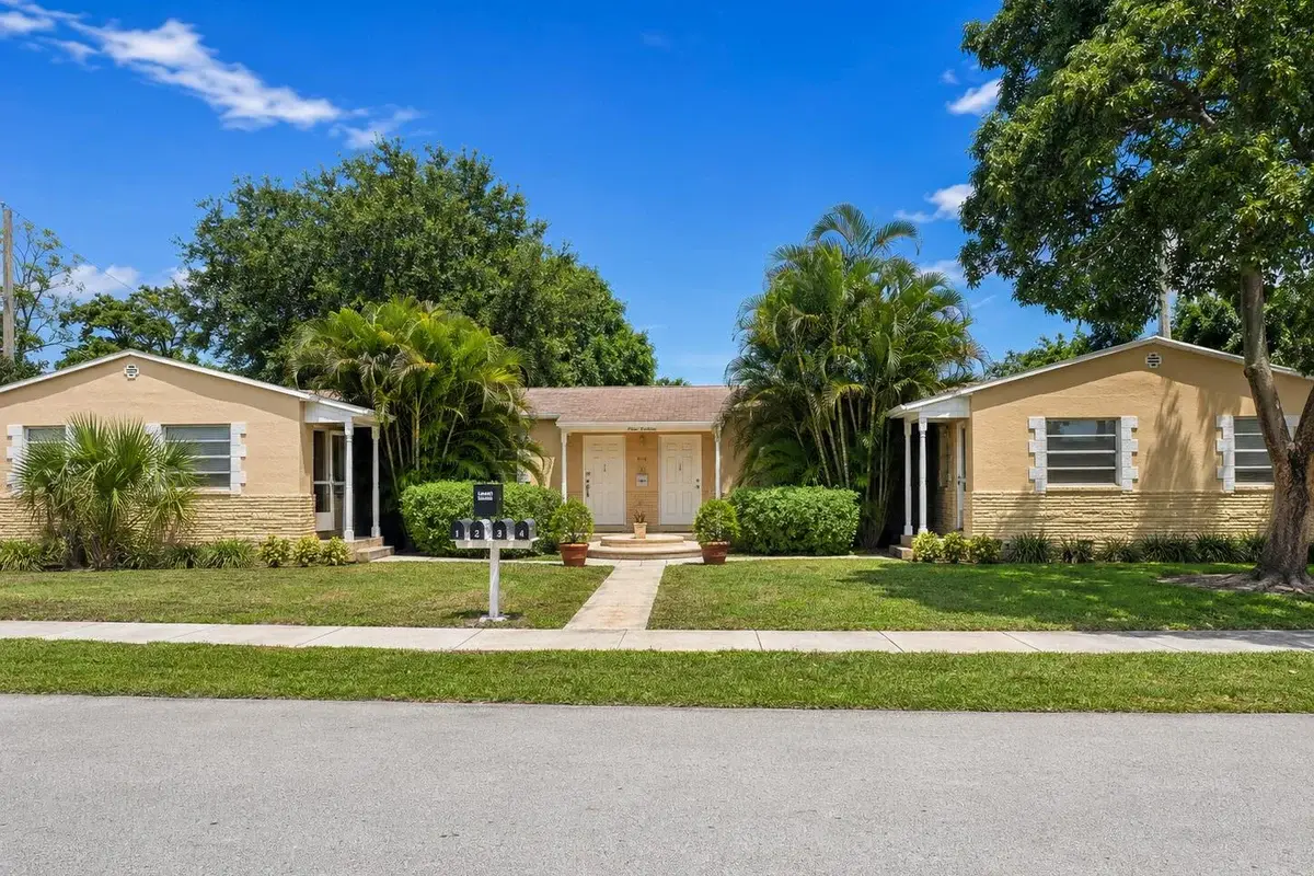 916 SW 8th Ave #1-4, Fort Lauderdale: photo 1 of 49