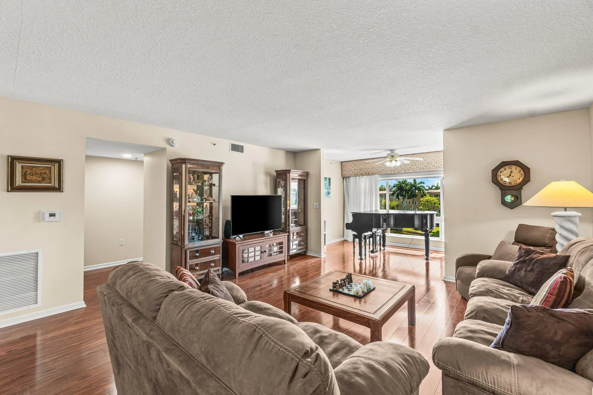 12560 Majesty Cir #401, Boynton Beach: photo 1 of 48