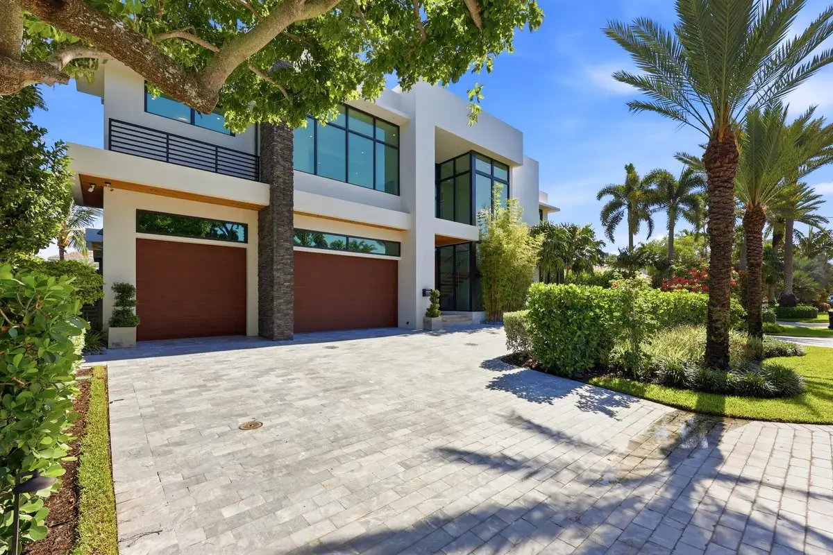 2863 NE 27th St, Fort Lauderdale: photo 1 of 101