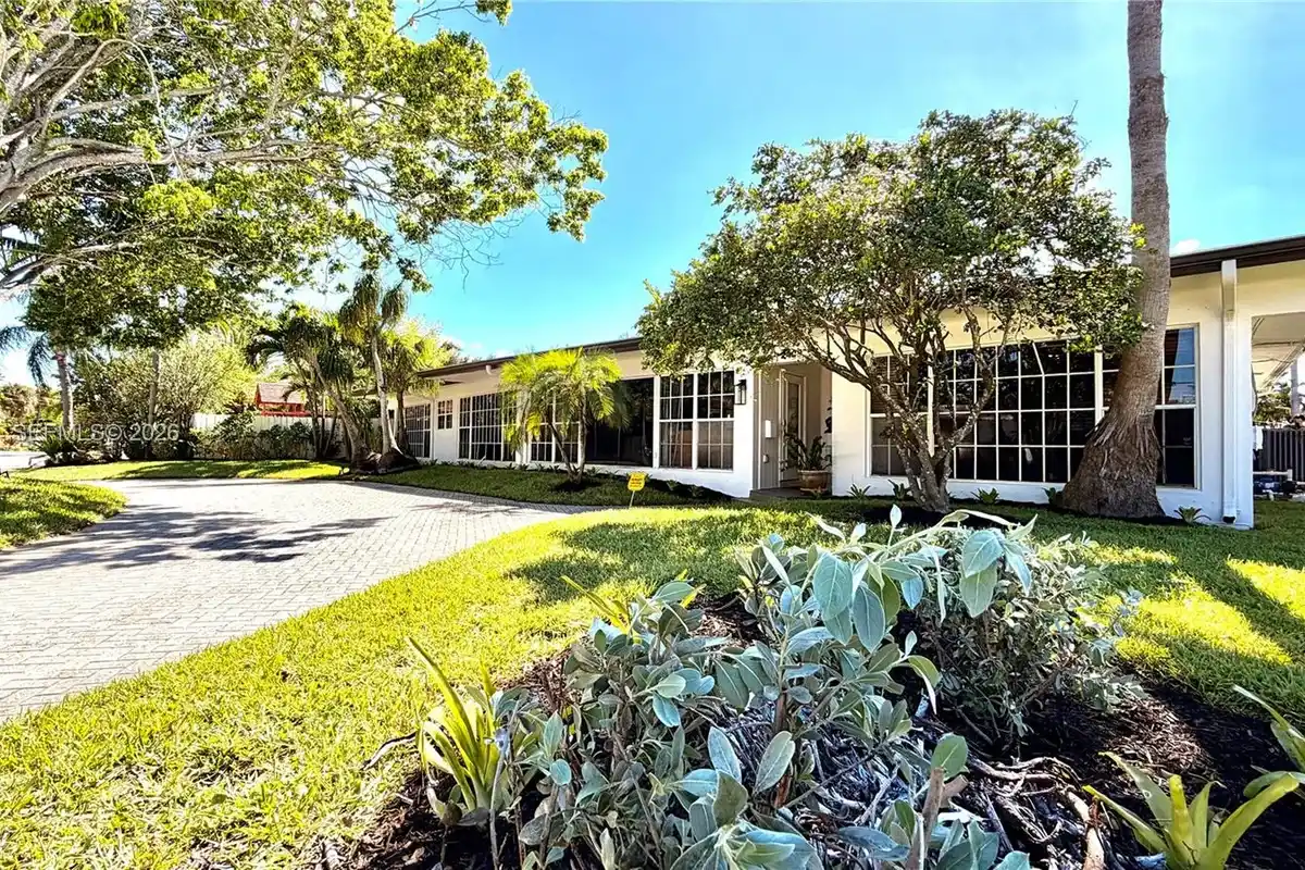 2409 Bayview Dr, Fort Lauderdale: photo 1 of 37