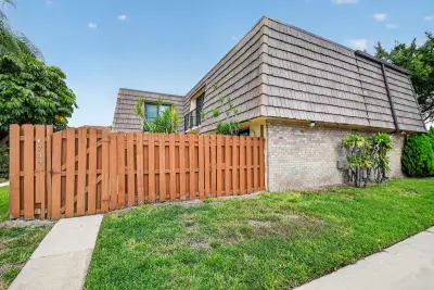 744 Springdale Cir, Palm Springs: photo 1 of 40