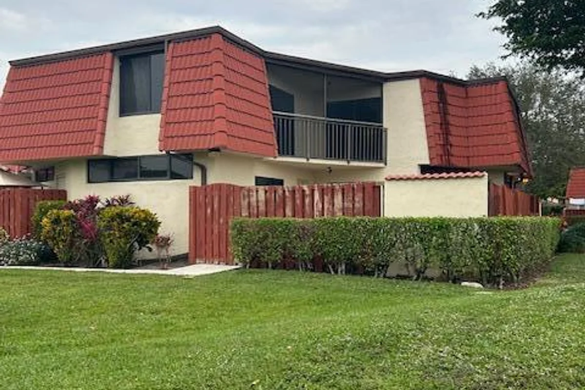 3896 Victoria Dr, West Palm Beach: photo 1 of 13