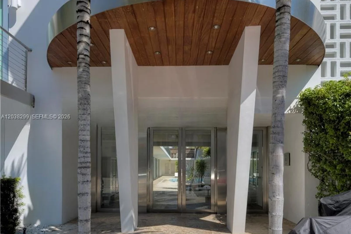 1601 W Ave #212, Miami Beach: photo 1 of 13