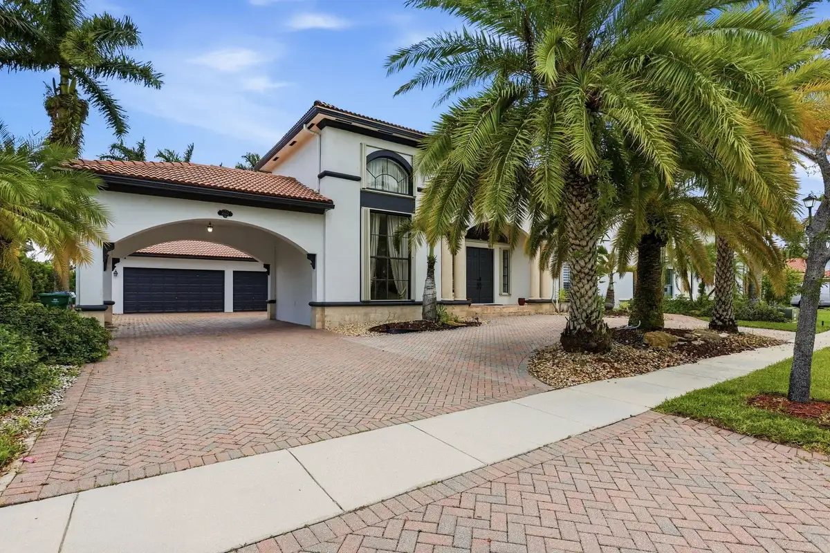 18662 SW 17th Ct, Miramar: photo 1 of 39