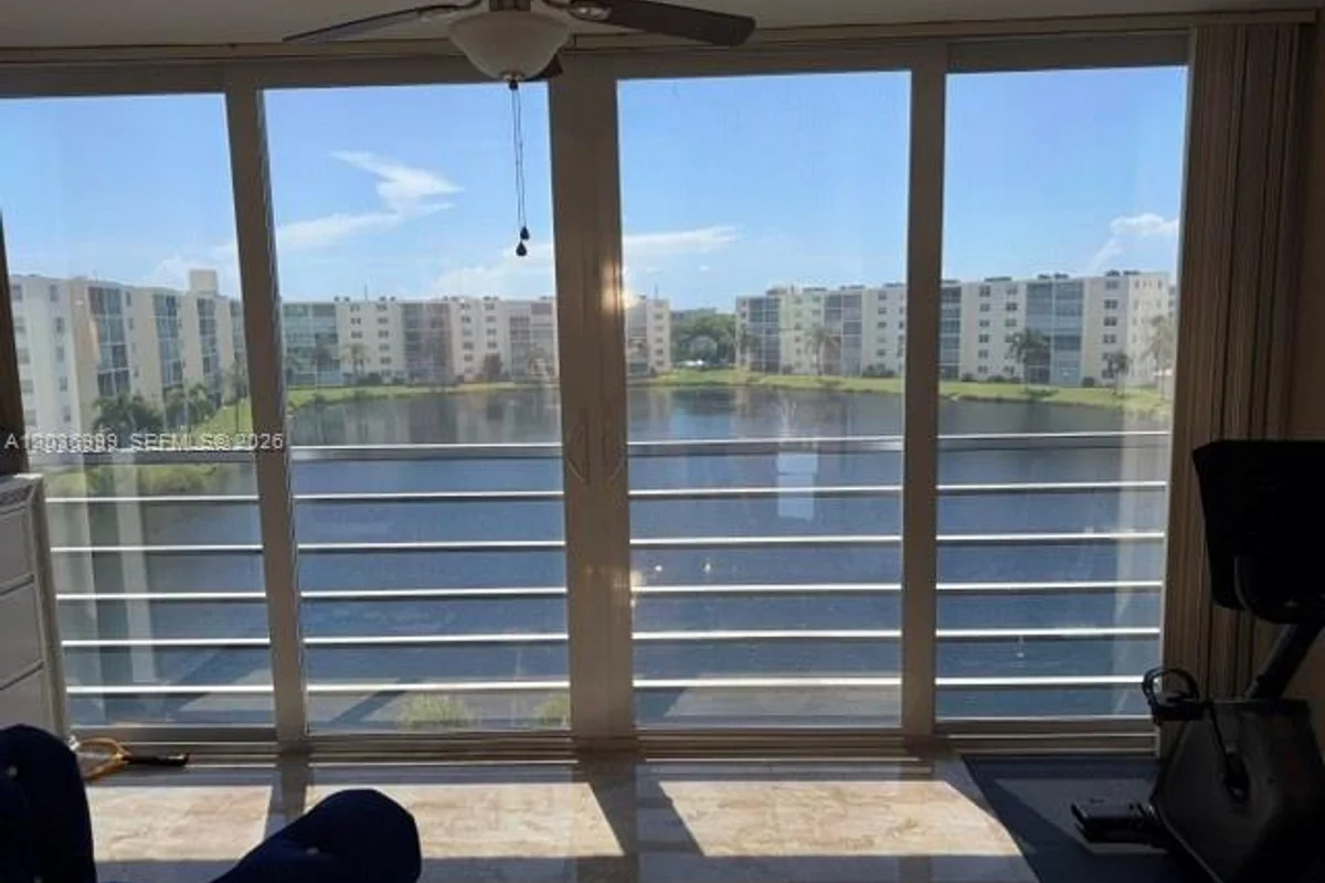 101 SE 3rd Ave #506, Dania Beach: photo 1 of 8