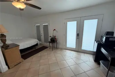 5931 SW 148th Pl #1, Miami: photo 1 of 7