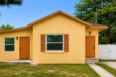 3207 Pinewood Ave, West Palm Beach: photo 1 of 8