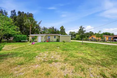 700 SW 8th St, Pompano Beach: photo 1 of 32
