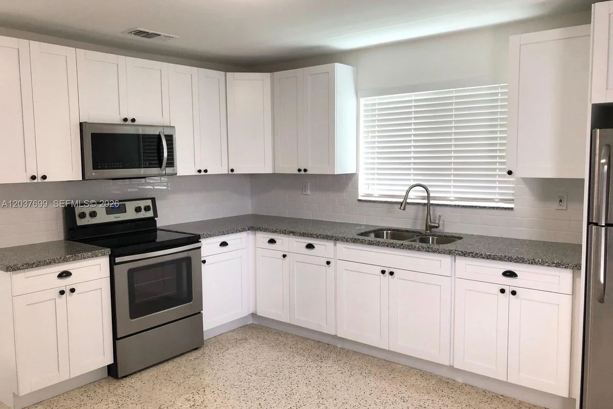 12020 NE 12th Ct, Biscayne Park: photo 1 of 11