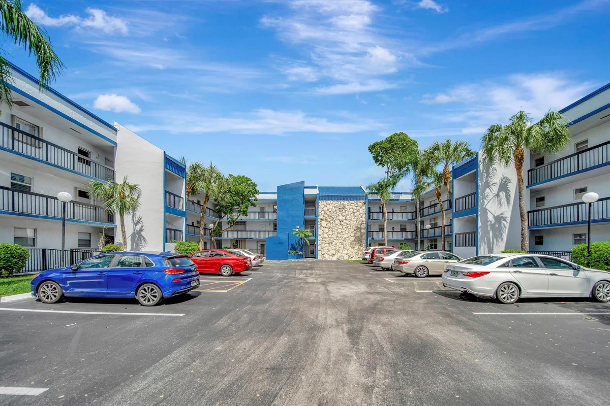 3100 Holiday Springs Blvd #305, Margate: photo 1 of 40