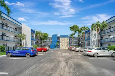 3100 Holiday Springs Blvd #305, Margate: photo 1 of 40