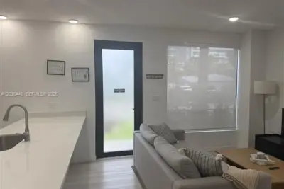 2201 Polk St #101, Hollywood: photo 1 of 18