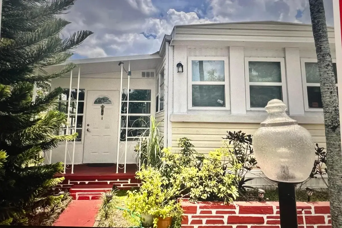 4540 NW 68th St, Coconut Creek: photo 1 of 22