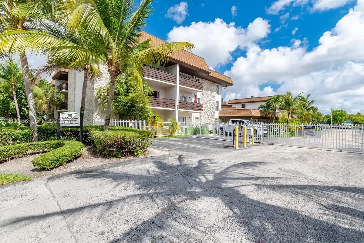 7483 SW 82nd St #A206, Miami: photo 1 of 24