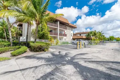 7483 SW 82nd St #A206, Miami: photo 1 of 24