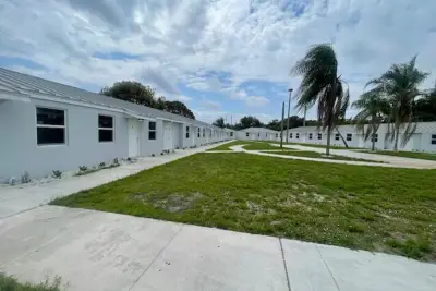 4393 Windsor Ave #11, West Palm Beach: photo 1 of 13