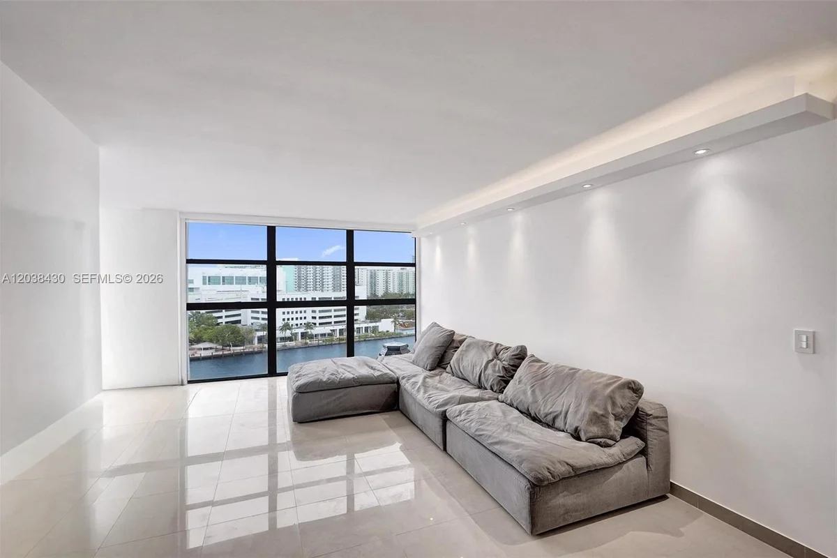 400 Leslie Dr #1022, Hallandale Beach: photo 1 of 12