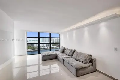 400 Leslie Dr #1022, Hallandale Beach: photo 1 of 12