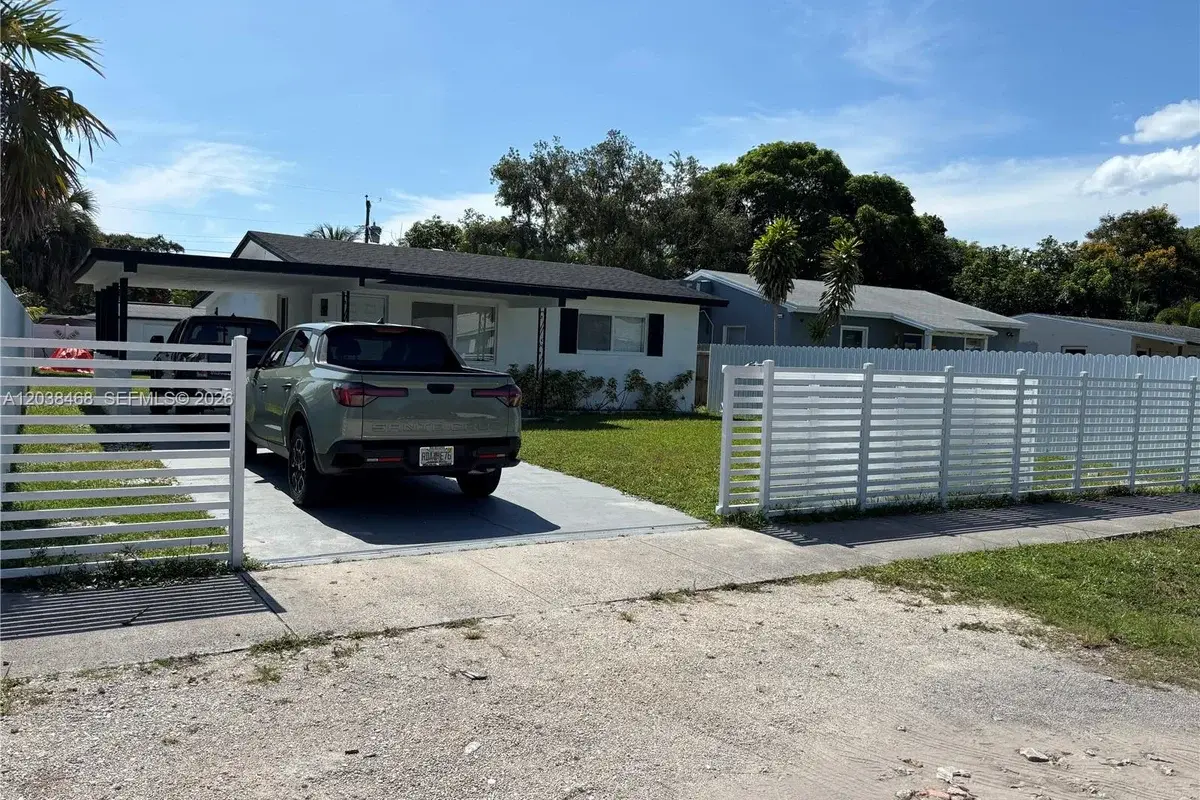 1336 NW 6th Ave, Fort Lauderdale: photo 1 of 11