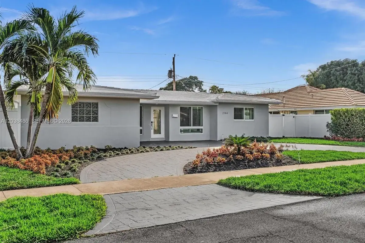 2144 NE 64th St, Fort Lauderdale: photo 1 of 20