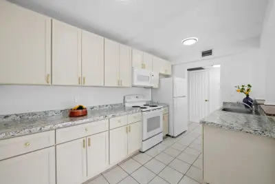 5190 E Sabal Palm Blvd #209, Tamarac: photo 1 of 32