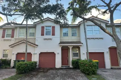 662 NE 21st Ter, Homestead: photo 1 of 34
