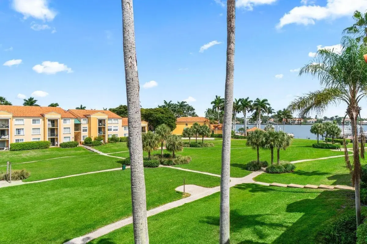 157 Yacht Club Way, Hypoluxo: photo 1 of 38