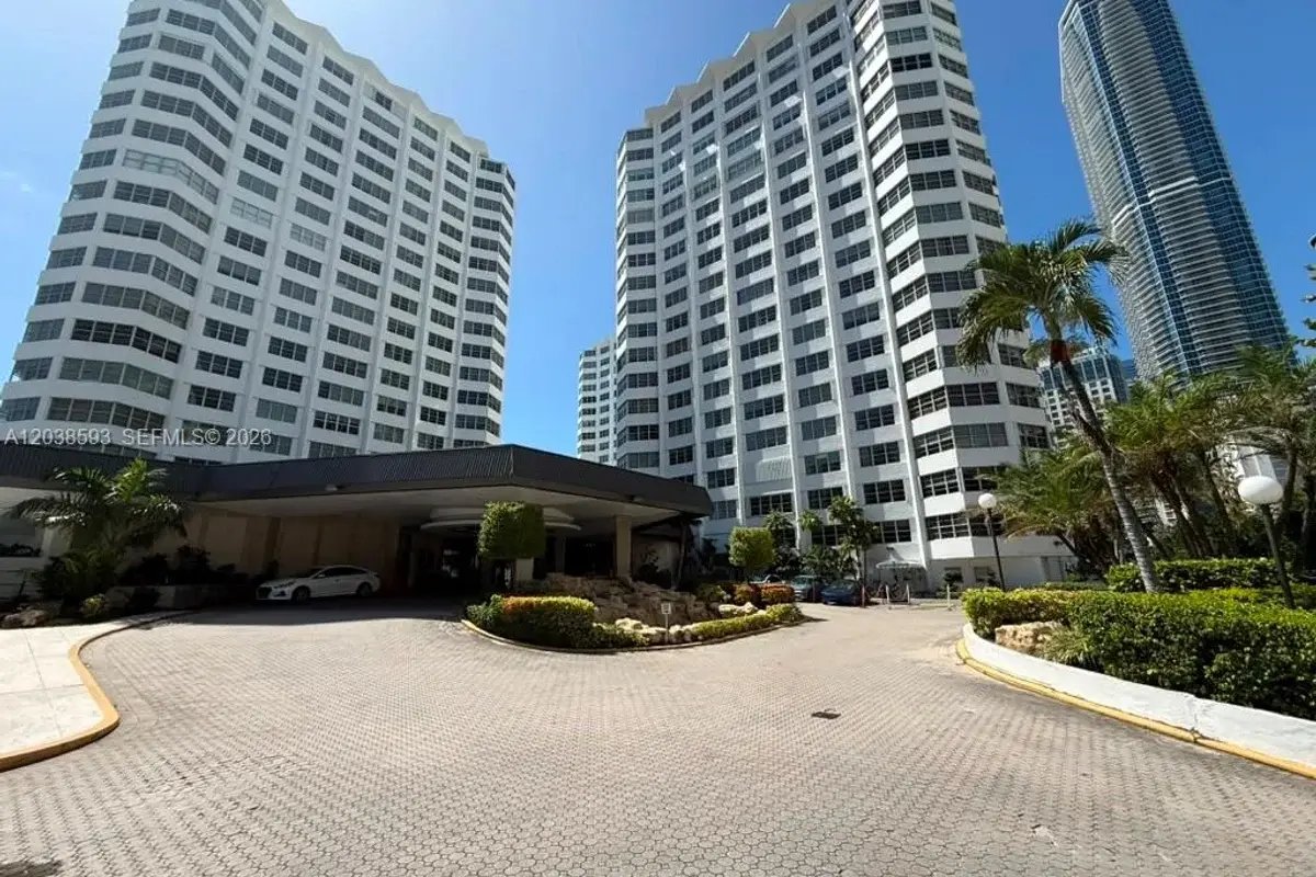 801 Brickell Bay Dr #765, Miami: photo 1 of 17