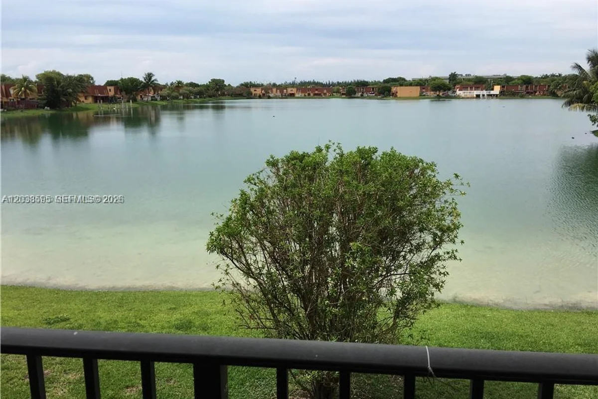 315 NW 109th Ave #207, Miami: photo 1 of 18