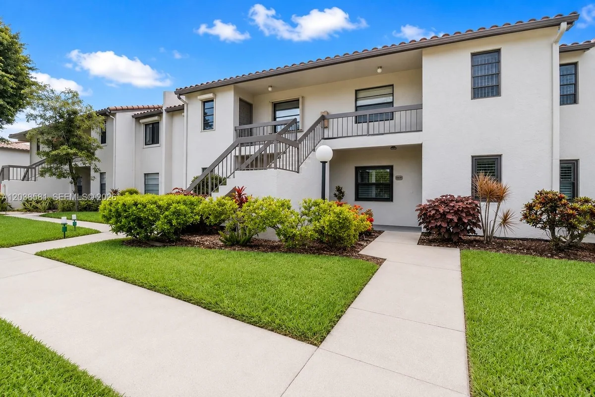 21650 Juego Cir #24H, Boca Raton: photo 1 of 34